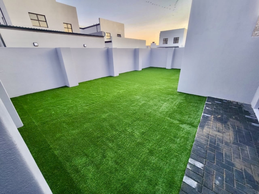 To Let 4 Bedroom Property for Rent in Sandown Western Cape